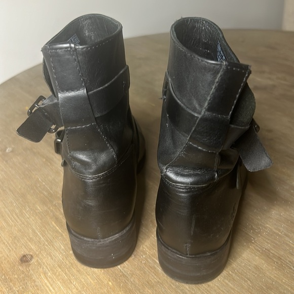 UGG Fletcher Black Leather Water-resistant Buckle Ankle Boots Women size 7 - Picture 11 of 16